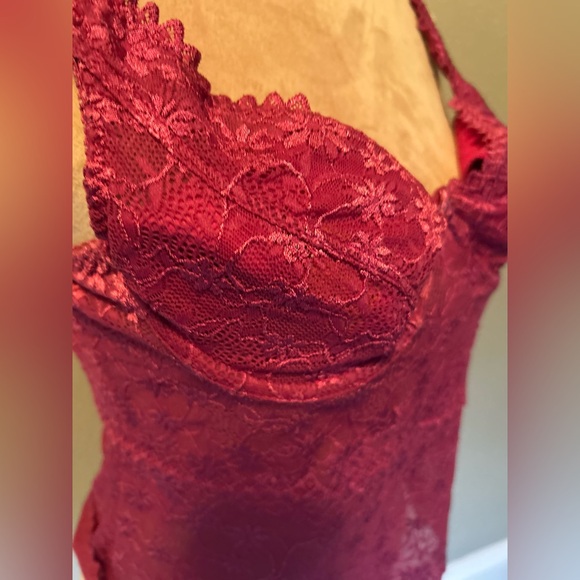 Burgundy lace lingerie camitank - Picture 3 of 10